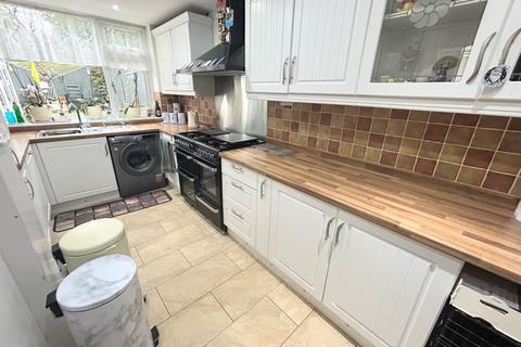 3 bedroom terraced house for sale, Moat Farm Drive, Warwickshire CV12