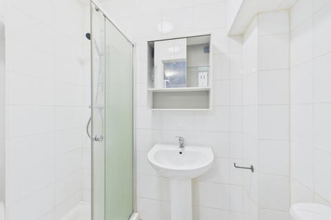 1 bedroom house of multiple occupation to rent, Room, The Clock House, Frogmoor, High Wycombe, Buckinghamshire, HP13 5DL