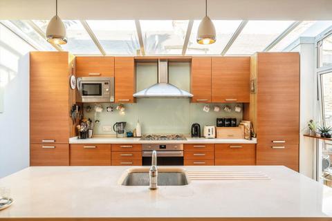 2 bedroom flat for sale, Tregothnan Road, London SW9