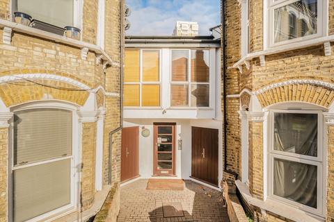2 bedroom flat for sale, Tregothnan Road, London SW9