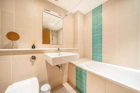2 bedroom flat for sale, Tregothnan Road, London SW9
