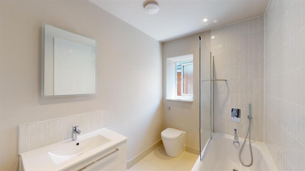 King Edwards Fields 2 Bathroom.jpg