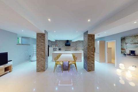 undefined, New Street, Plymouth, PL1