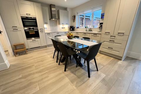 undefined, Armstrong Road, Luton, Bedfordshire, LU2 0FX