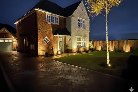 4 bedroom detached house for sale, Armstrong Road, Luton, Bedfordshire, LU2 0FX