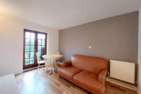 3 bedroom end of terrace house to rent, Kings Hedges Road, Cambridge, CB4