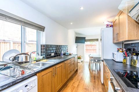 4 bedroom terraced house to rent, Milton Road, Hampshire SO15