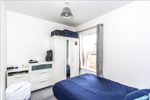 4 bedroom terraced house to rent, Milton Road, Hampshire SO15