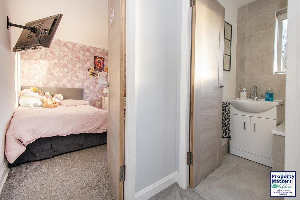 Bed/Bathroom