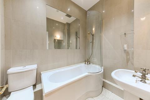 3 bedroom flat to rent, Broadhurst Gardens, London