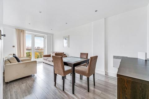 2 bedroom flat to rent, Chiswick High Road, London, UK