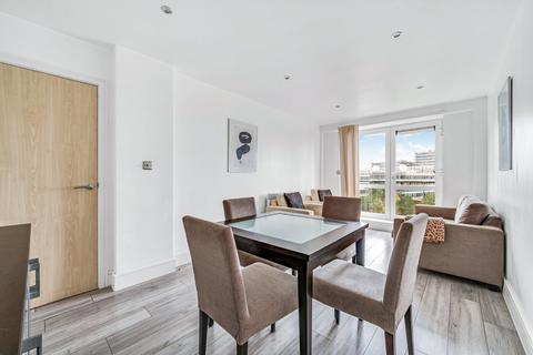 2 bedroom flat to rent, Chiswick High Road, London, UK