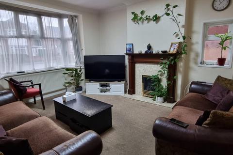3 bedroom semi-detached house to rent, Oakland Avenue, Leicester, LE4