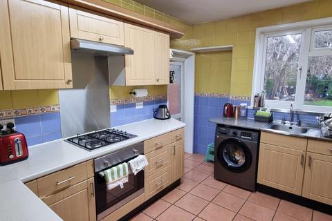 3 bedroom semi-detached house to rent, Oakland Avenue, Leicester, LE4