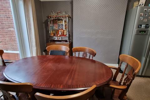 3 bedroom semi-detached house to rent, Oakland Avenue, Leicester, LE4