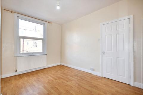 2 bedroom terraced house to rent, Conference Place, Leeds LS12