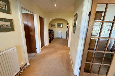4 bedroom detached bungalow for sale, Ger Y Llan, Penrhyncoch, Aberystwyth