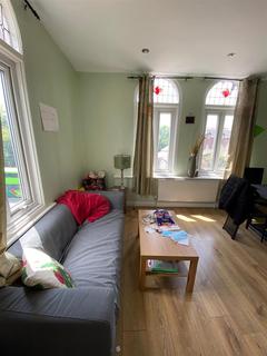 2 bedroom house to rent, The Crescent, Hyde Park