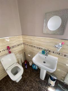 2 bedroom house to rent, The Crescent, Hyde Park