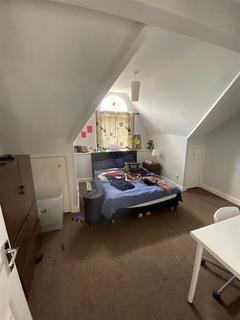 2 bedroom house to rent, The Crescent, Hyde Park