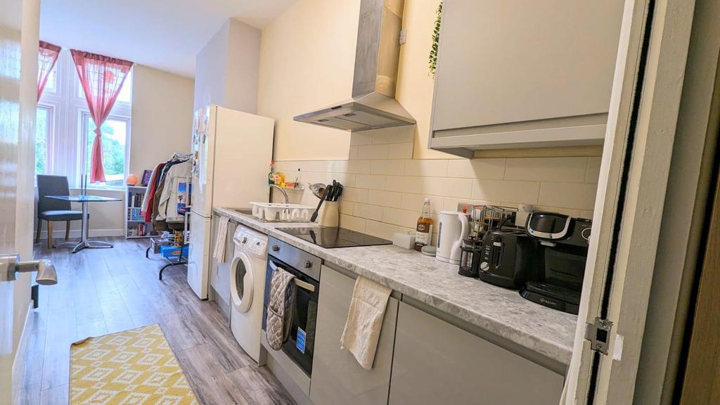 1 A the Crescent- Kitchen 2.jpg