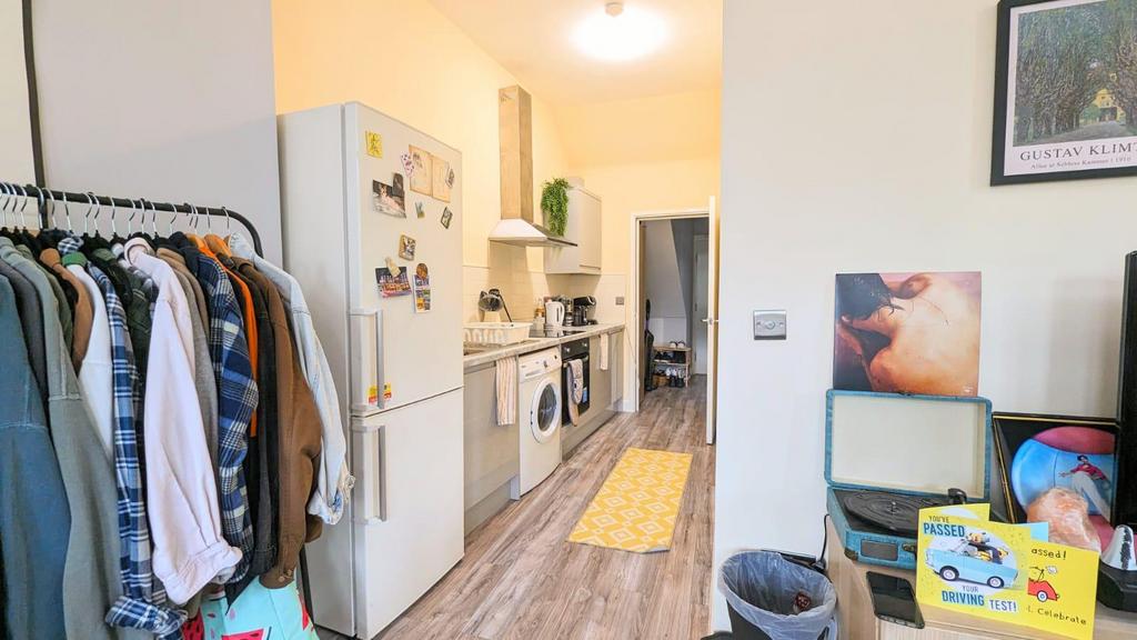 1 A the Crescent- Kitchen 1.jpg