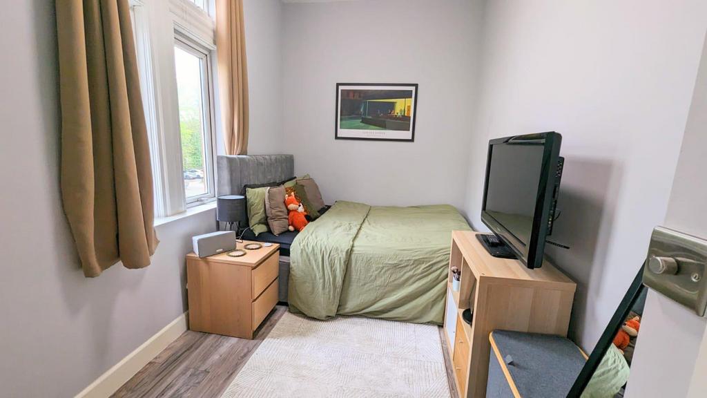 1 A the Crescent- Bedroom.jpg