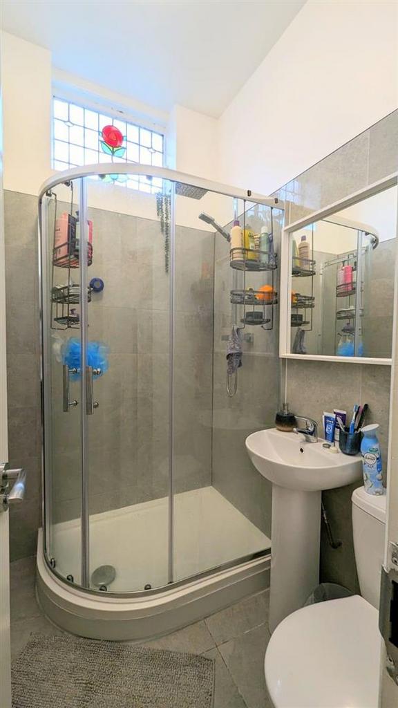 1 A the Crescent- Bathroom.jpg