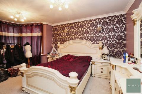 5 bedroom terraced house for sale, Vaughan Gardens, Ilford, IG1