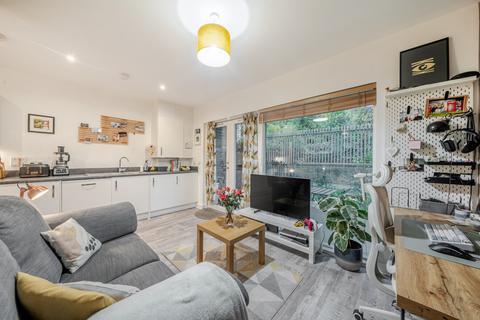 1 bedroom apartment for sale, Disraeli House, 3 Breakspear Gardens, London, SW19