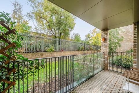 1 bedroom apartment for sale, Disraeli House, 3 Breakspear Gardens, London, SW19