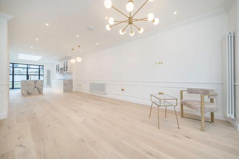 3 bedroom end of terrace house for sale, Chesham Terrace, London W13