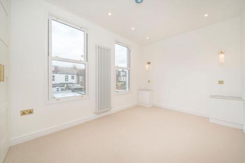 3 bedroom end of terrace house for sale, Chesham Terrace, London W13