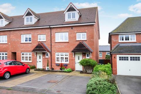 4 bedroom end of terrace house for sale, Farro Drive, York