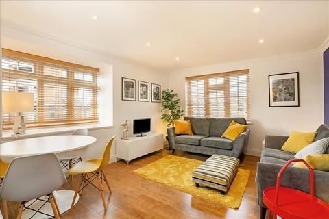 2 bedroom flat to rent, Cromwell Close, Acton