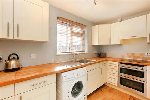 2 bedroom flat to rent, Cromwell Close, Acton