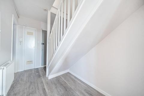2 bedroom maisonette to rent, Wricklemarsh Road, London, SE3