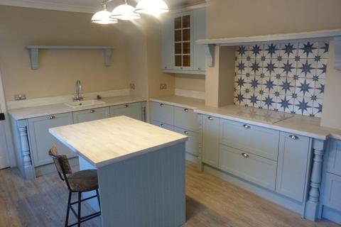 4 bedroom terraced house to rent, King Street, Lossiemouth