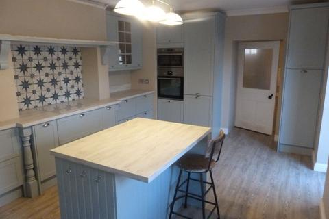 4 bedroom terraced house to rent, King Street, Lossiemouth