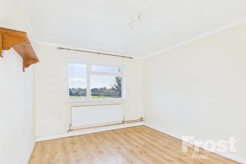 2 bedroom maisonette to rent, Staines Road, Feltham, TW14