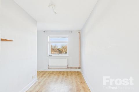 2 bedroom maisonette to rent, Staines Road, Feltham, TW14