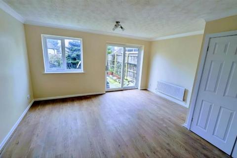 3 bedroom semi-detached house to rent, Elkfield Drive, Blackpool FY3
