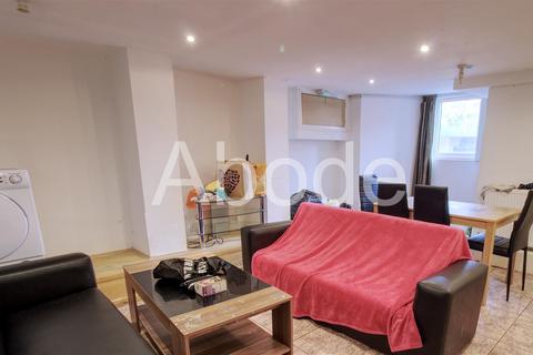 3 bedroom house to rent, Royal Park Avenue, Hyde Park, West Yorkshire