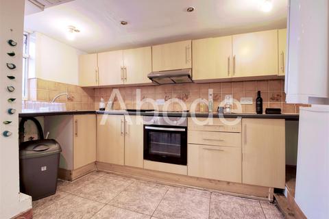 3 bedroom house to rent, Royal Park Avenue, Hyde Park, West Yorkshire