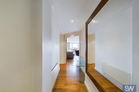 2 bedroom flat to rent, The Quays, Concordia Street, Leeds