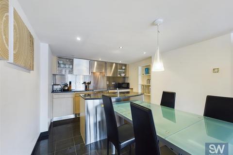2 bedroom flat to rent, The Quays, Concordia Street, Leeds