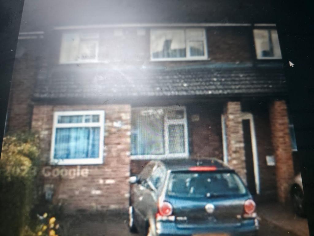 A well presented two spacious three bedroom prope