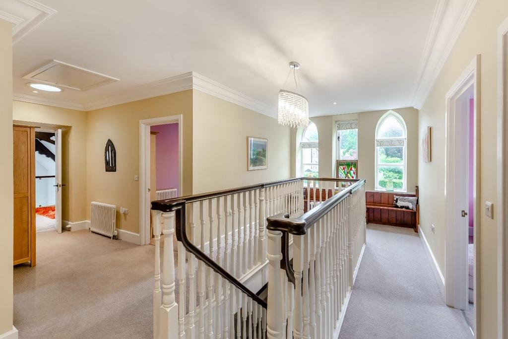 8591703-interior25.jpg