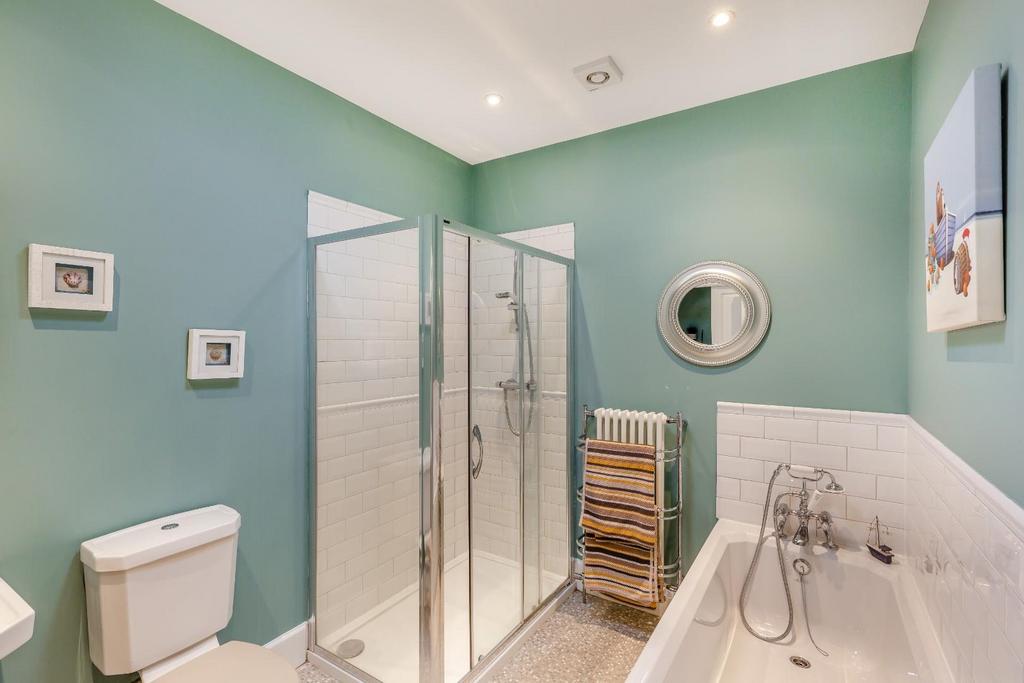 8591703-interior13.jpg