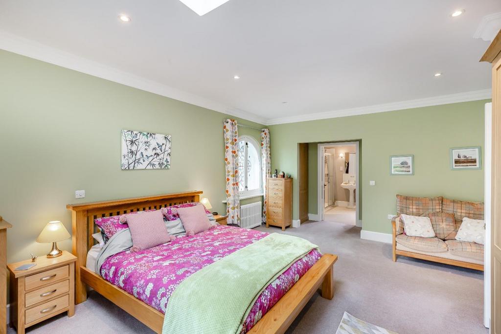 8591703-interior19.jpg